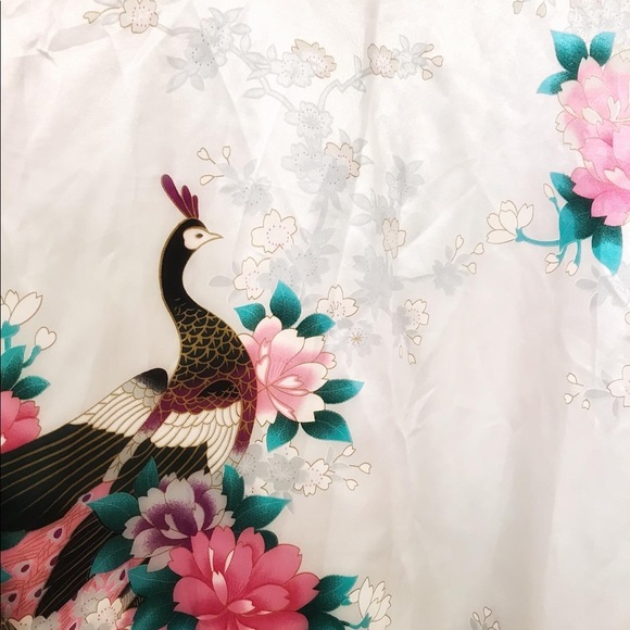 🍒GIFT with 3+ items purchased🍒 Satin kimono style robe - Picture 6 of 14